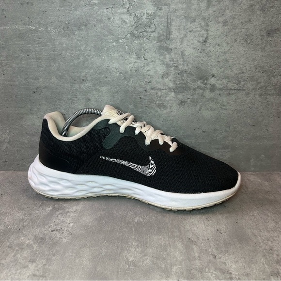 Nike Revolution 6 Premium Running Shoes DR9960-001 Womens sz 8 - black/white - Picture 3 of 6